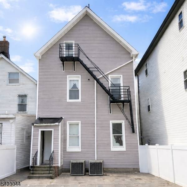 Spacious and very well maintained 3 Unit Home, offering a fantastic opportunity for both investors and first time buyers.