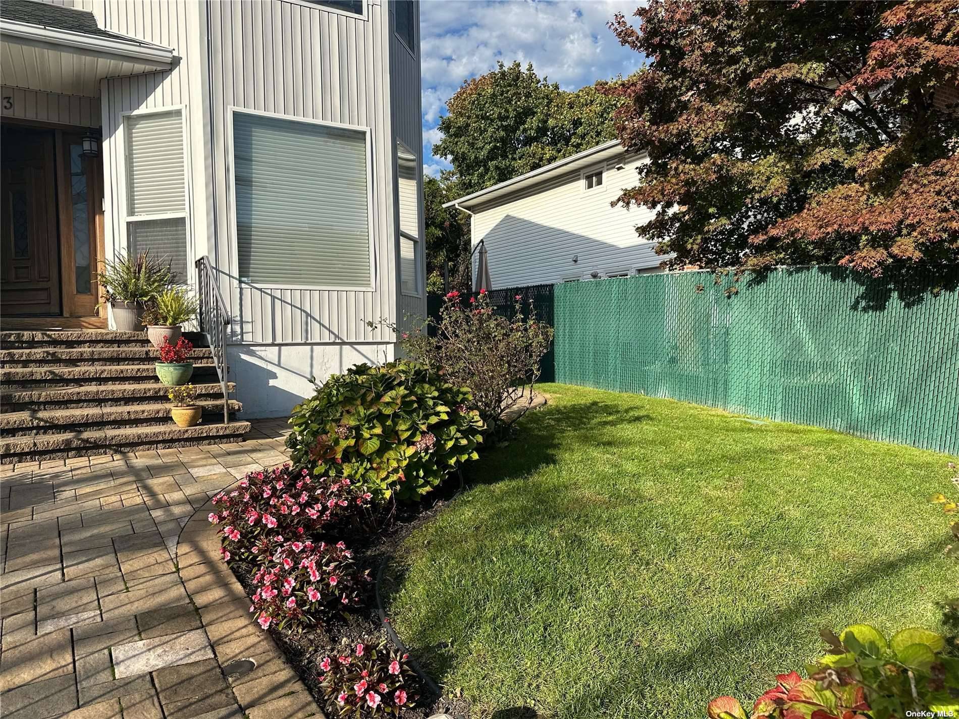 Charming Colonial for rent in the heart of Greenvale NY.