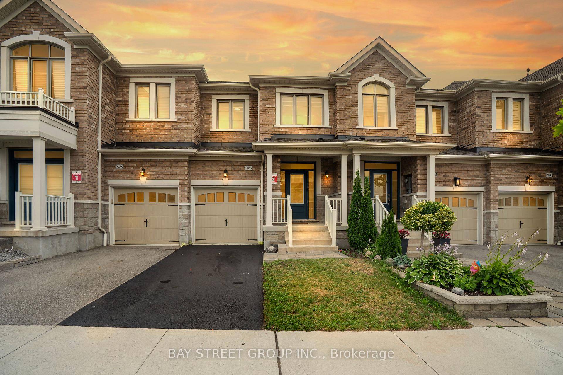Rare Found Gem in The Elite North Pickering, Just 5 Years Old 2 Storey Freehold Townhouse with Walk Out Basement and Fenced Backyard Boasts an Unmatched location, Imagine strolling to ...