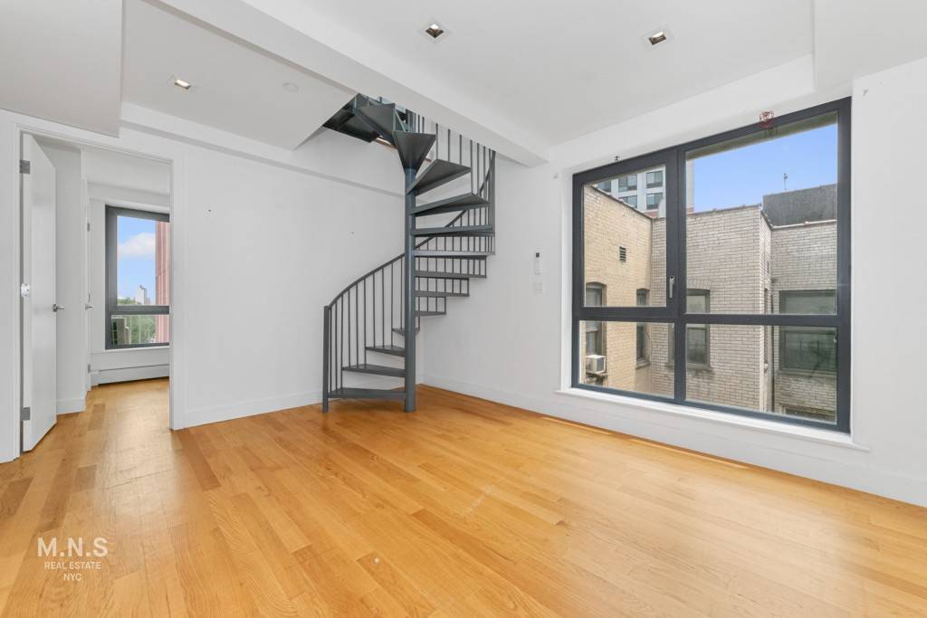 LUXURY 2 BEDROOM DUPLEX WITH PRIVATE BALCONY AVAILABLE 12 1 !