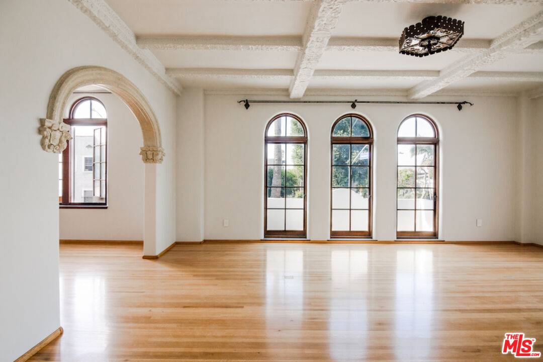 1302 Sweetzer Ave 1BR Hollywood Hills East La