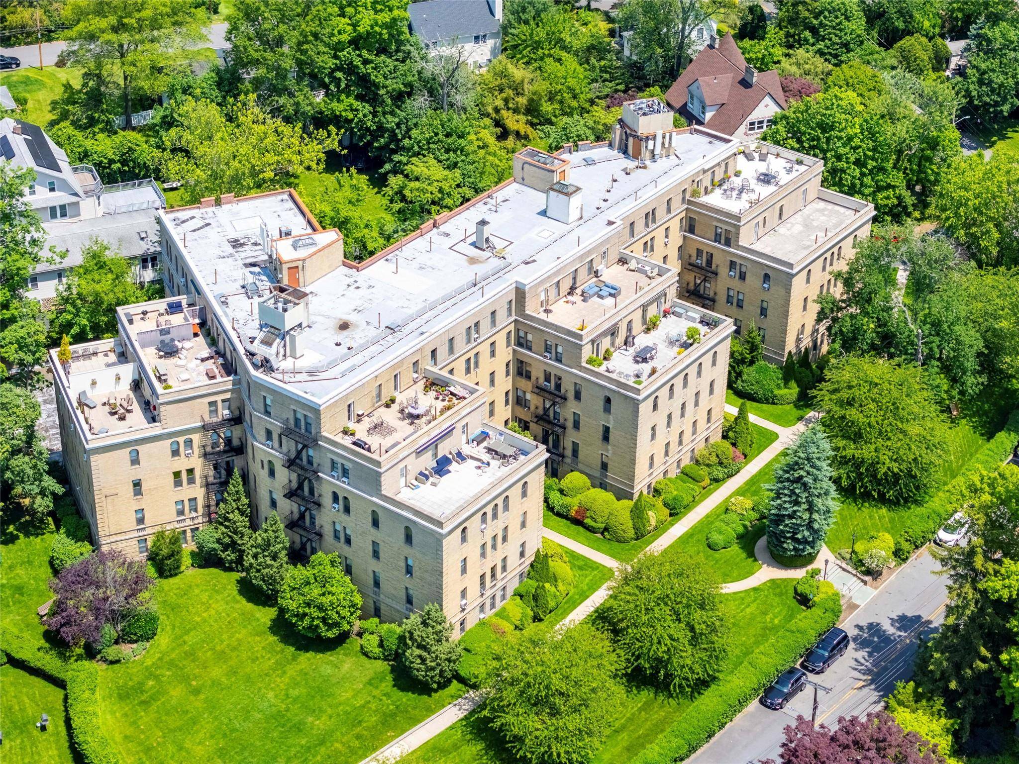 SPONSOR 2BR co op Welcome to the old money masterpiece located in one of the most coveted pre war elevator buildings right by Huguenot Park in New Rochelle.