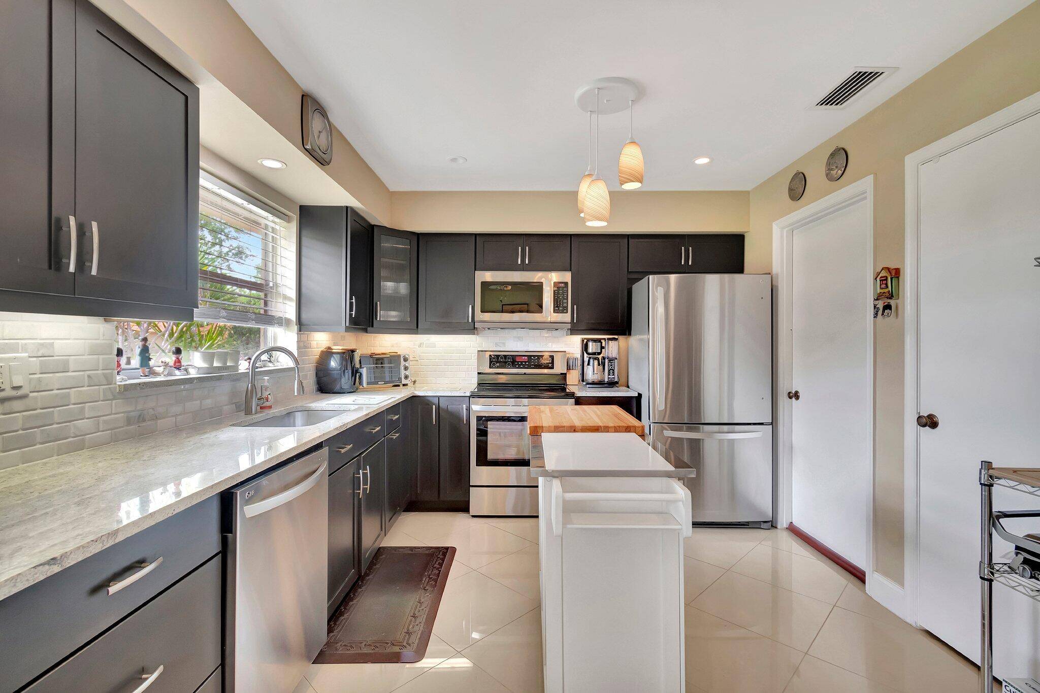 BENT TREE VILLAS WESTWelcome to the elegant and freshly renovated villa at 4650 Mahoe Tree Place, Unit A, in the Active Adult Community of Bent Tree Villas West, Boynton Beach, ...