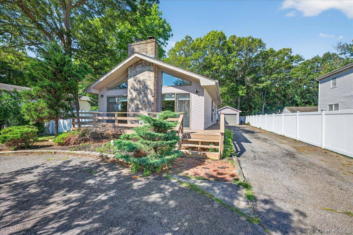 Beautifully cared for maintained home featuring a spacious layout and desirable amenities !