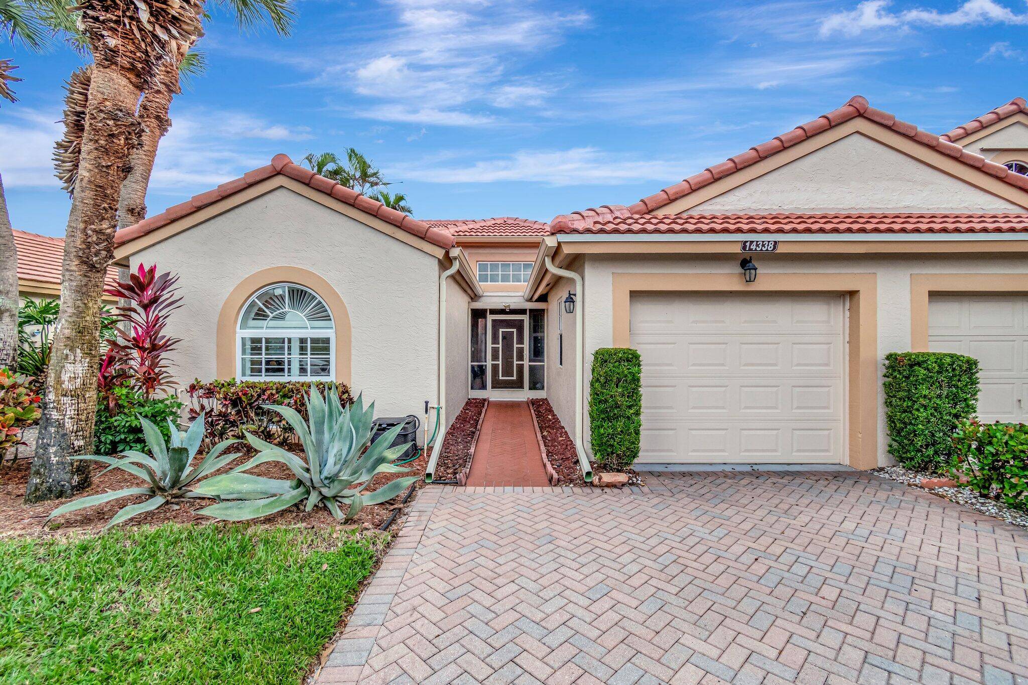 NEW ROOF SEPT. 2024. STUNNING 2 2 VILLA W DEN, LONG LAKE VIEWS BEAUTIFULLY RENOVATED.