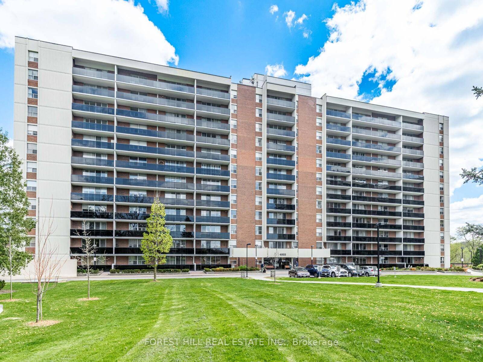 Gates of Bayview This recently renovated South Facing corner unit is 1345 sqft which includes a walk out to a 112 sqft balcony.