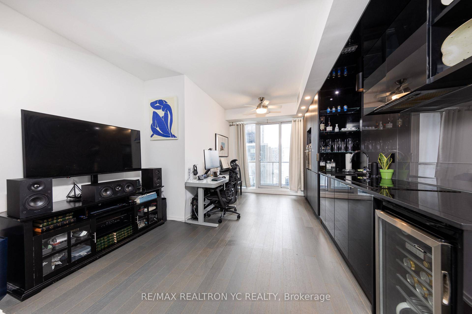 Welcome To The Luxurious Index Condo Located in the Heart of the Financial District and Downtown Core !