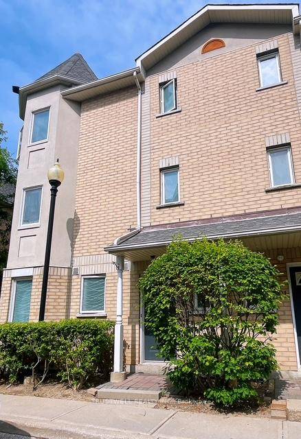 Gorgeous sun filled and spacious corner unit townhouse with 3 1 bedrooms and 4 washrooms over 1600 sq ft with large finished basement.