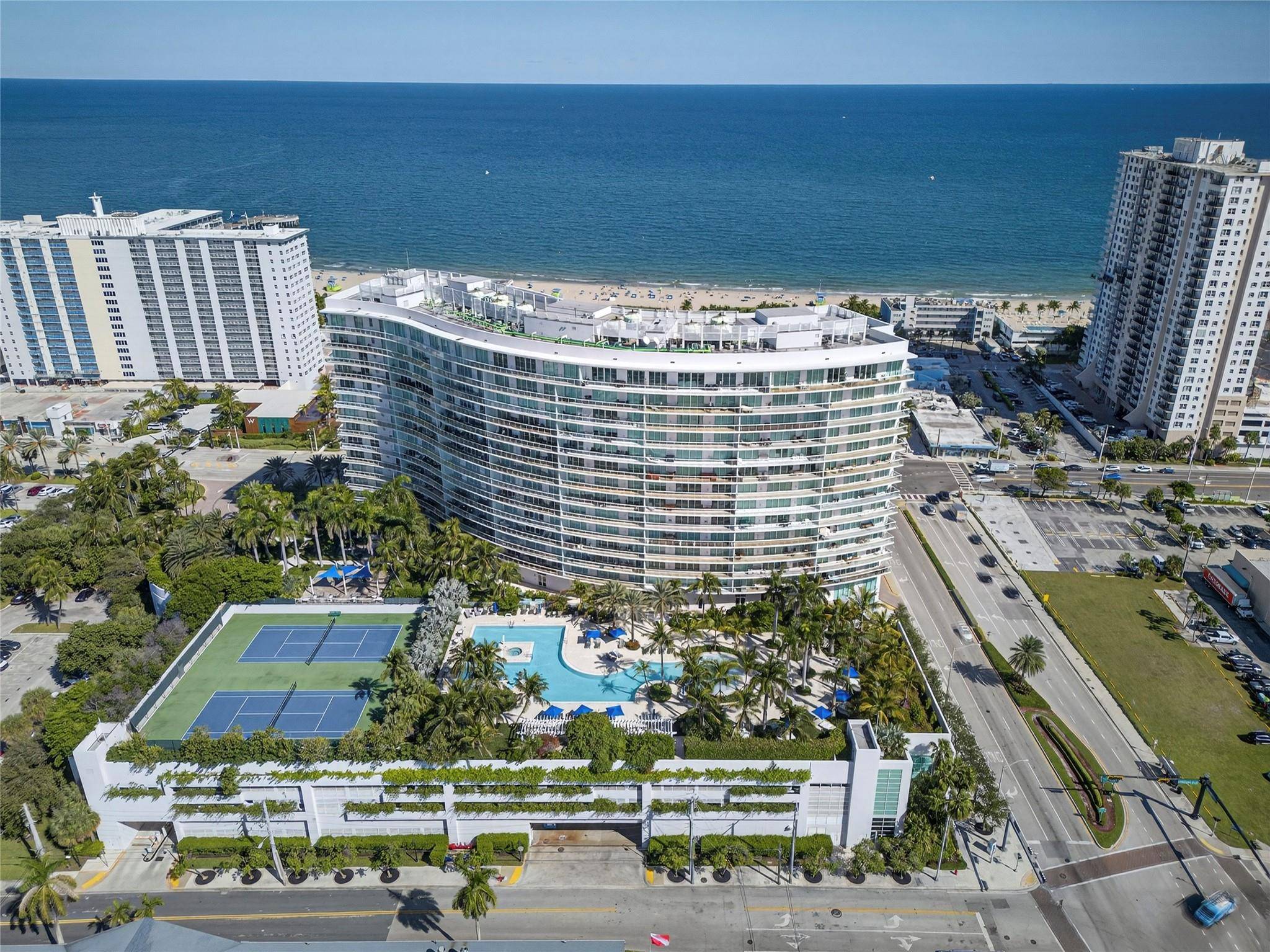 INCREDIBLE 2 BR 2 Bath Condo located in the very HEART of POMPANO BEACH !