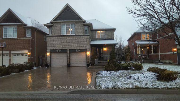 It's our pleasure to present this hidden gem of a property in Oakville.