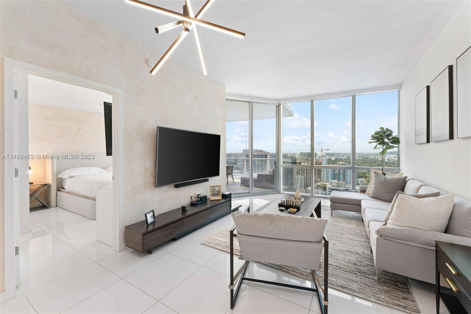 Experience elevated living at its finest in the highest 08 line available at Paramount Miami World Center !