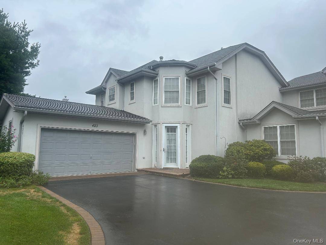 Welcome to country club living in this highly desirable Mirasol Model in the Greens at Half Hollow, a 55 Gated Community.