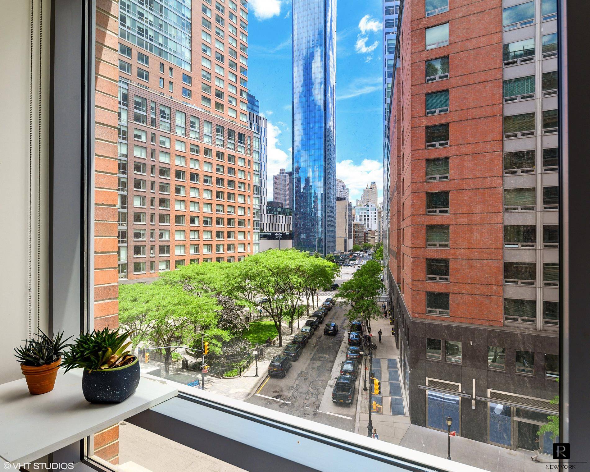 Expansive loft like apartment in the Riverhouse, the only LEED certified green water front condominium in North Battery Park West Tribeca.