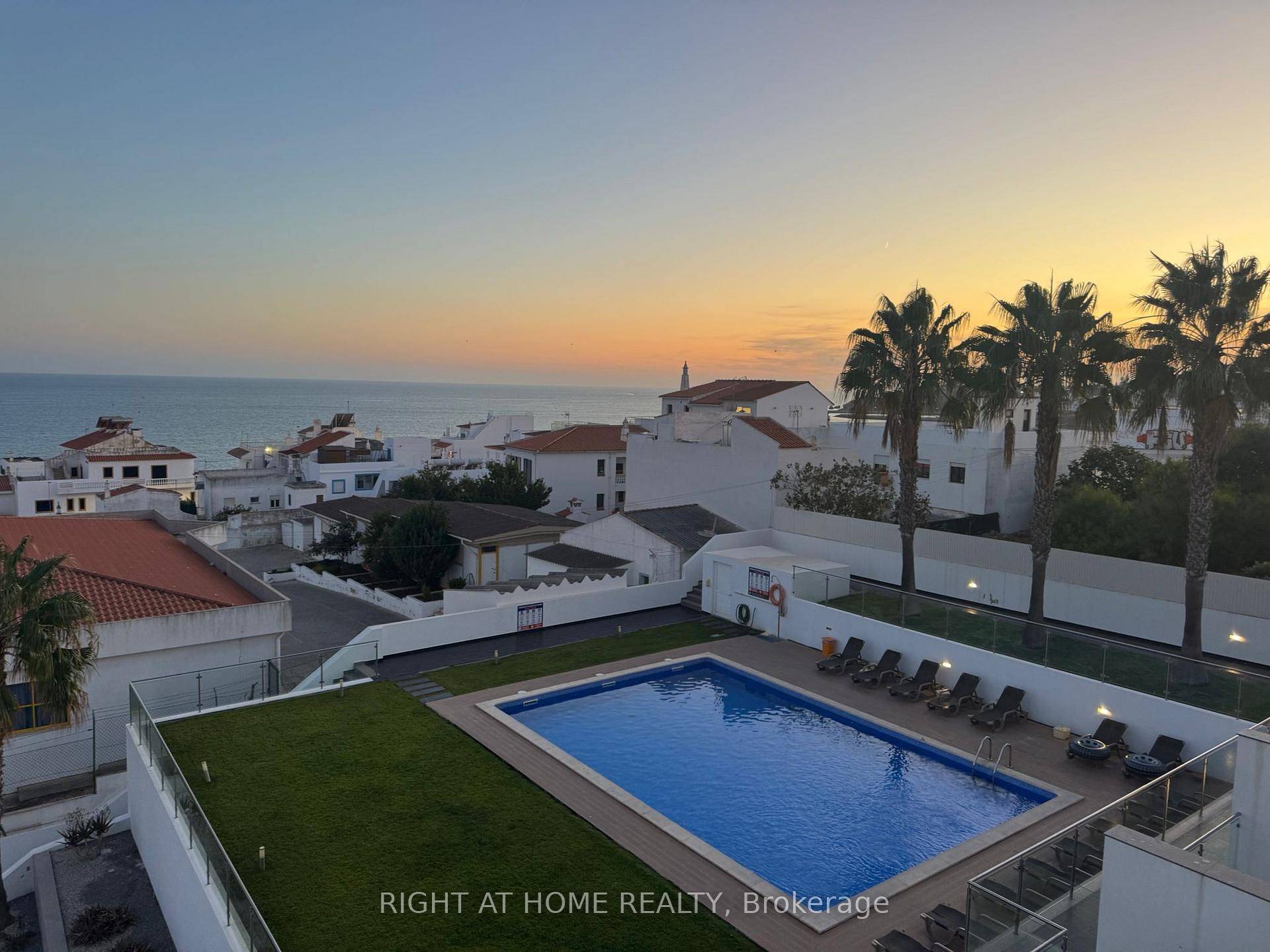 Luxury Townhouse in Albufeira Your New Home Awaits !