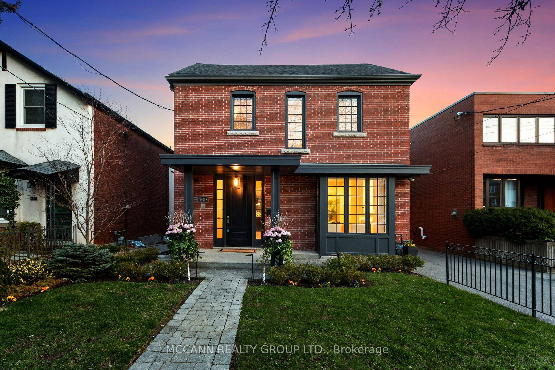 Spectacular Home on a quiet cul de sac, a stone's throw to vibrant Yonge St in coveted Sherwood park.
