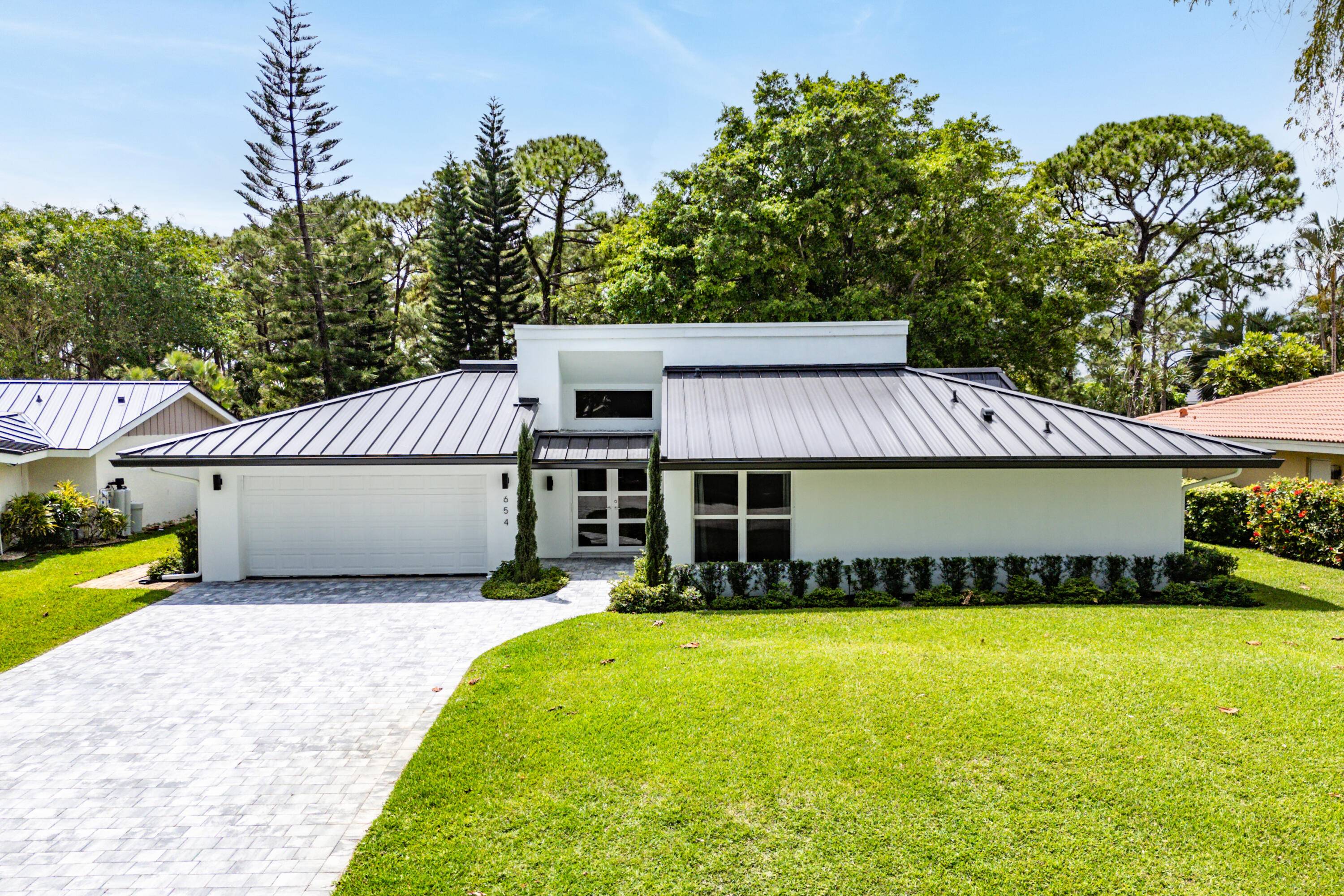 Welcome to 654 W Lakewoode, a beautifully remodeled residence nestled in the exclusive, gated community of Seagate Country Club.