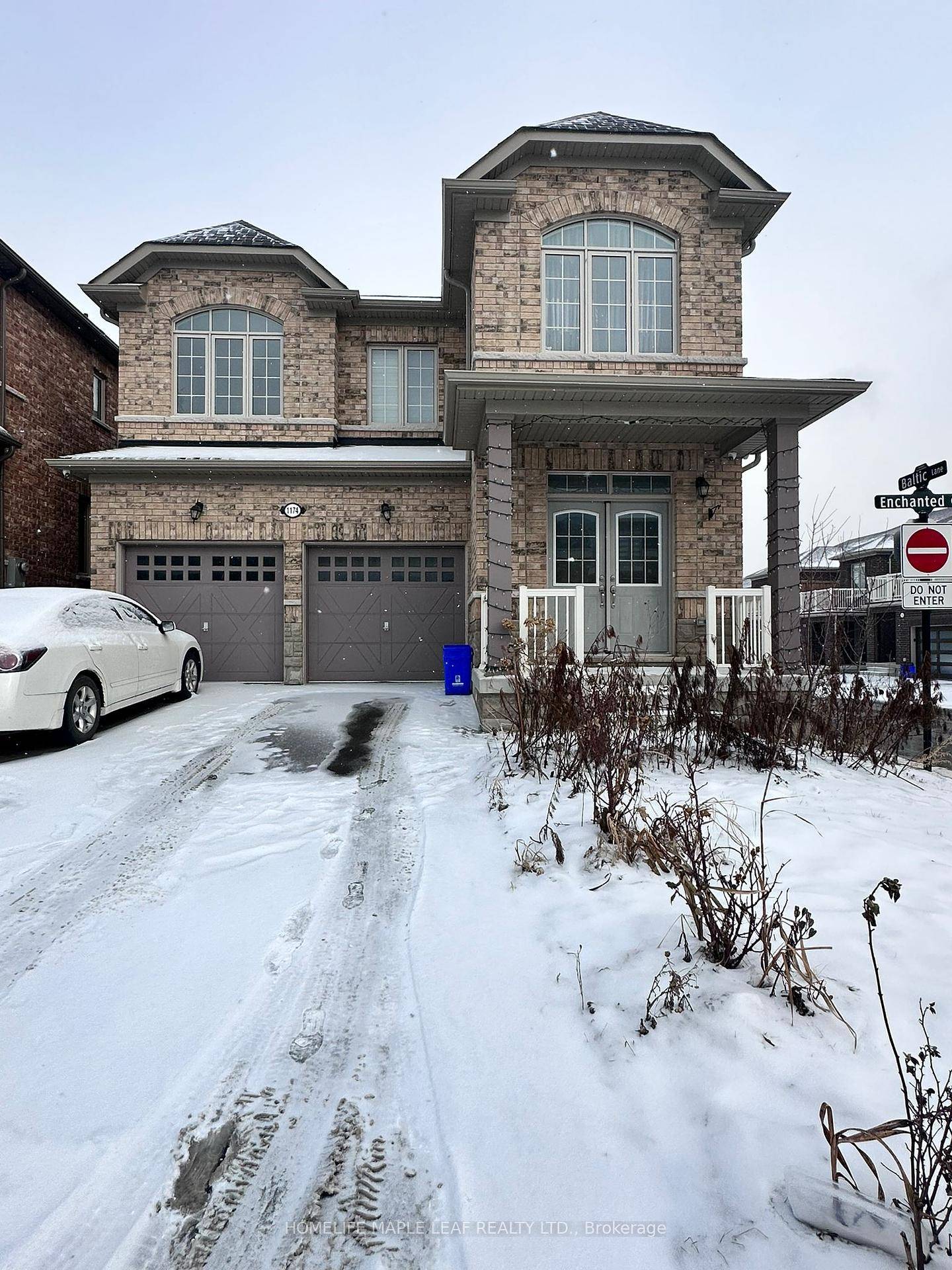 FULLY, UPGRADED DETACH HOME WITH 4 BEDROOMS AND 3 FULL WASHROOMS AND POWDER ROOM FOR RENT, SITUATED IN A PRESTIGIOUS NEIGHBOURHOOD OF PICKERING, MINUTES FROM 401, 407, OTHER MAJOR ROADS, ...
