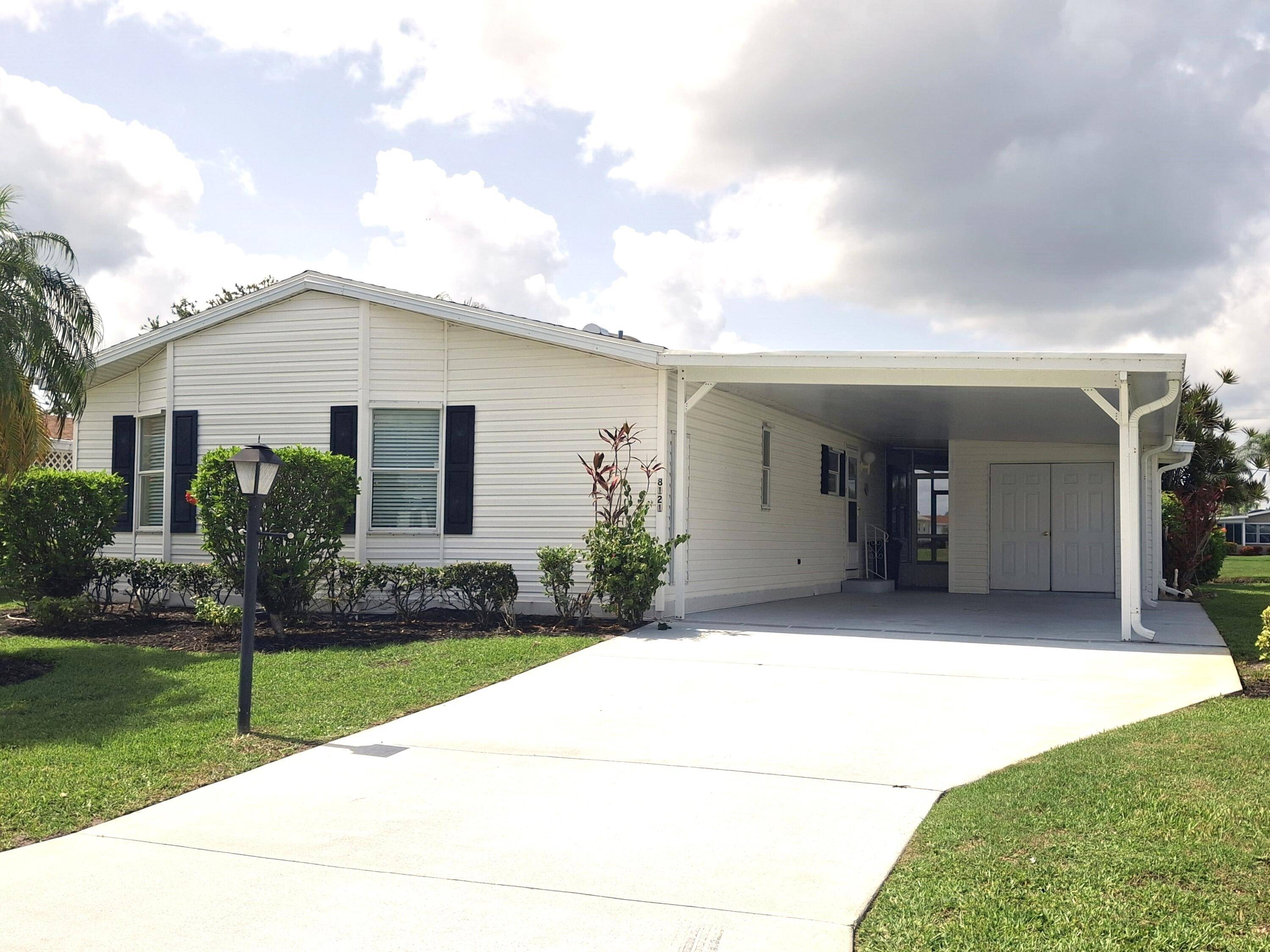 Waterfront, sold turnkey with everything you see !
