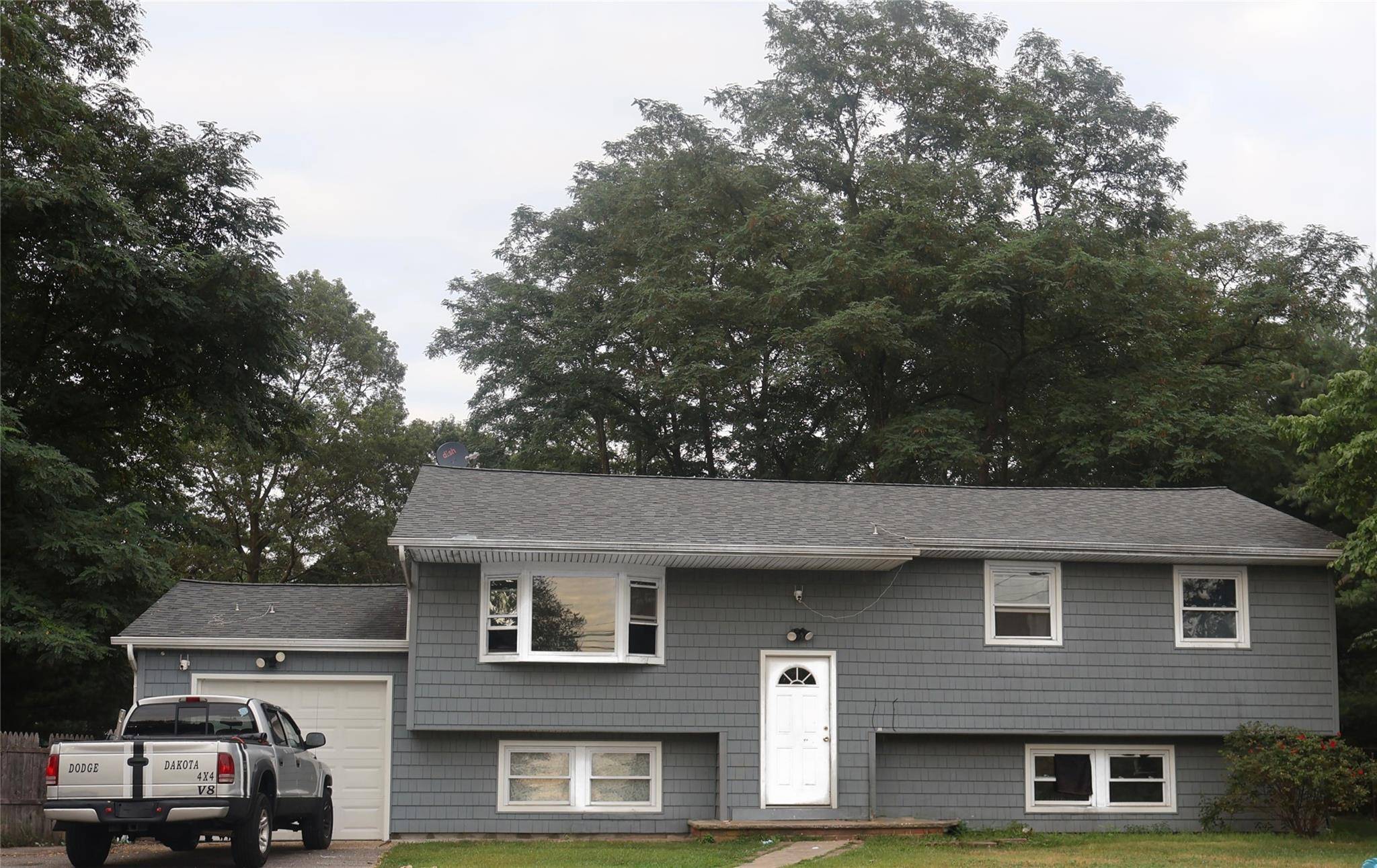 Welcome to 113 Nicoll Avenue !