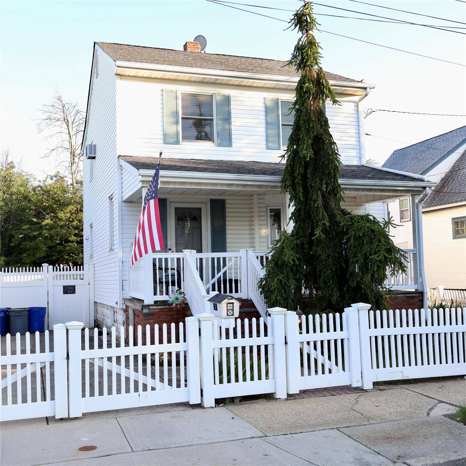 Welcome to this charming 3 bedroom, 1.