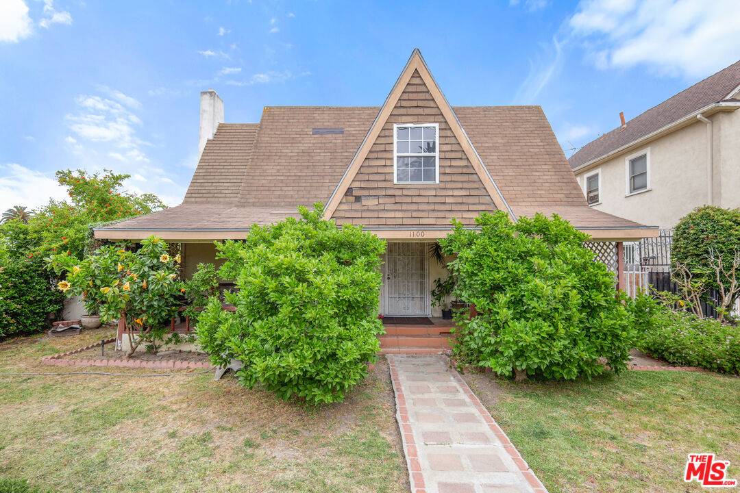 1100  S Windsor Blvd 5BR La