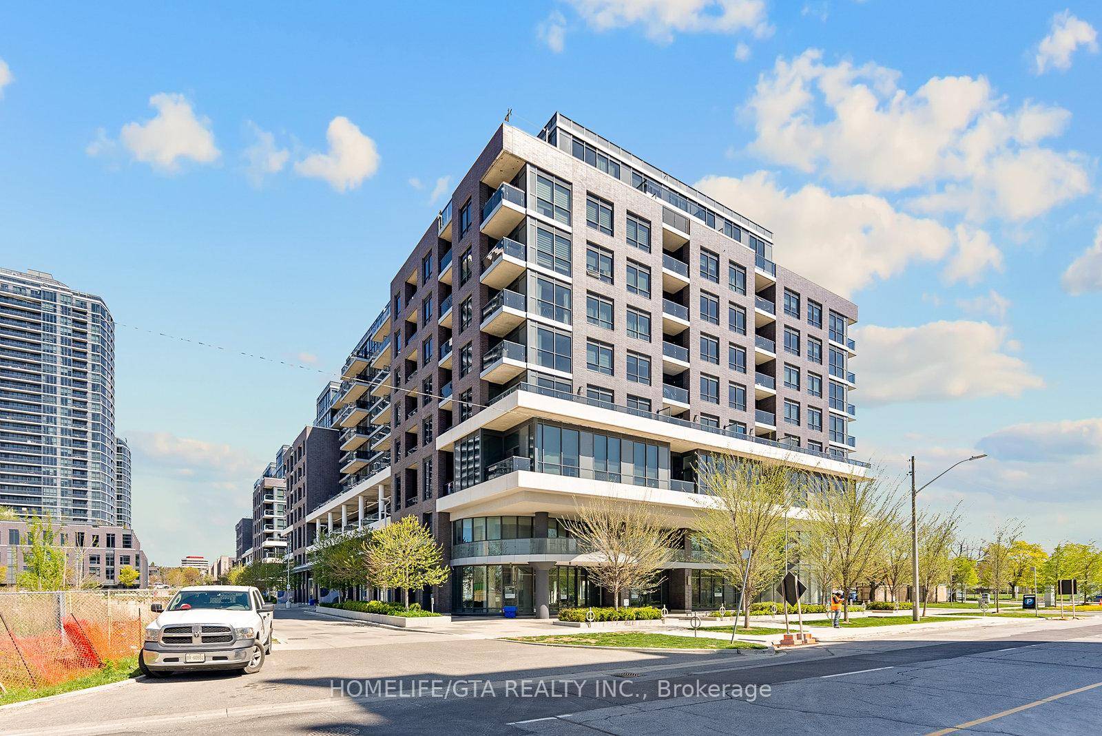 AVAILABLE IMMEDIATELY ! Beautiful unit at Valhalla Town Sq !