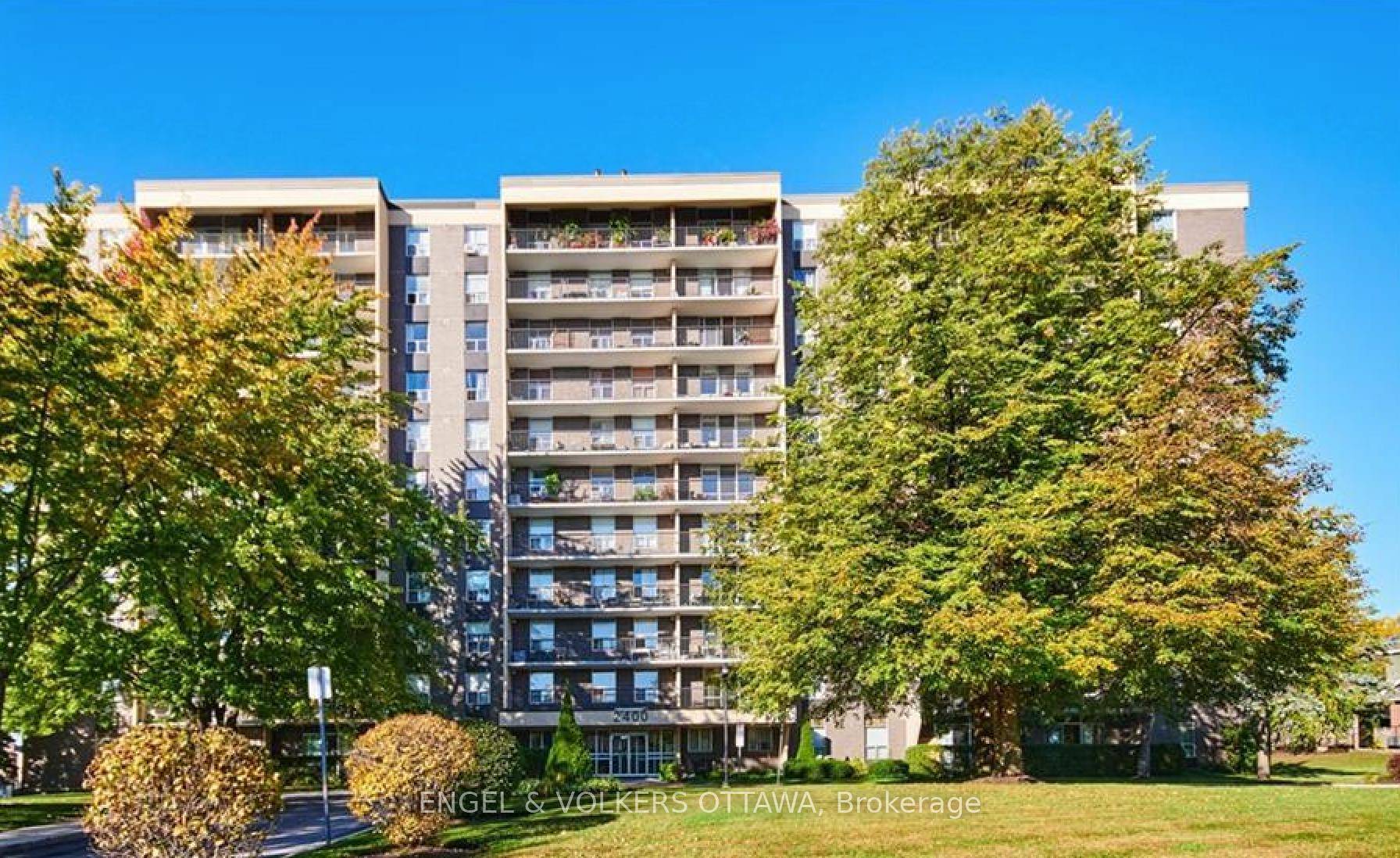 All Utilities INCLUDED, NO smoking, NO pets allowed Welcome to this bright and spacious condo located in the heart of the family friendly Guildwood Estates community.