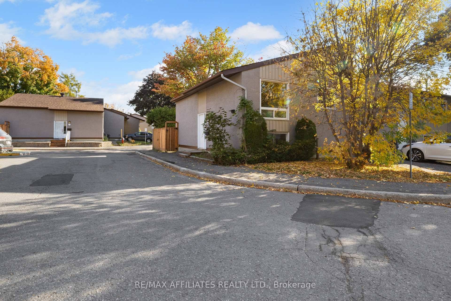 Welcome to 306 Woodfield Drive, a spacious and easy care condominium townhome in the highly sought after Tanglewood community.
