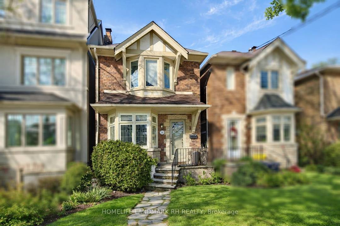 Outstanding detached house in Lawrence Park w double car garage !