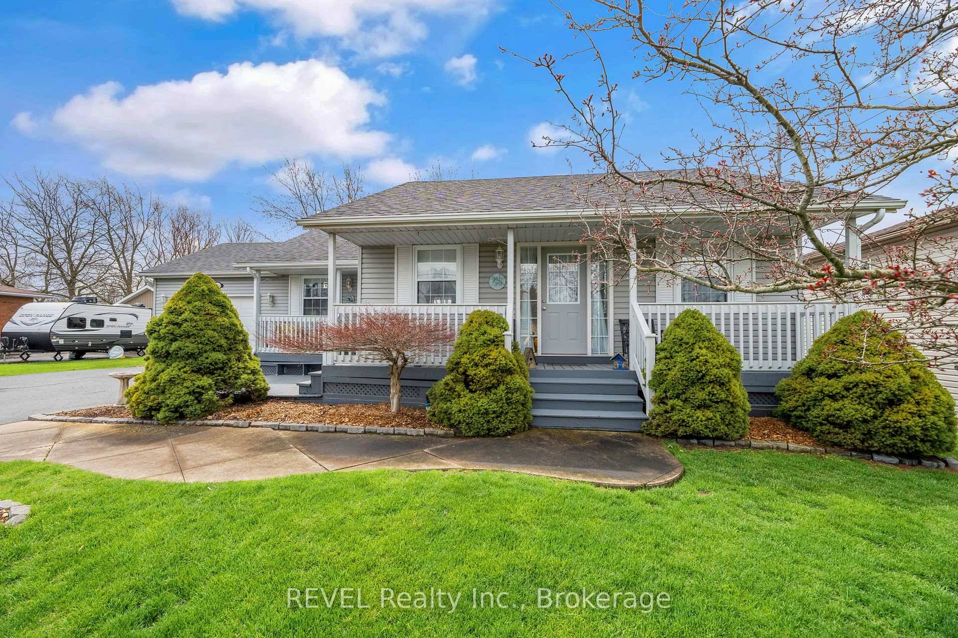 Beautiful 3 1 bedroom bungalow in desirable Ridgeway area, with attached garage and double driveway.