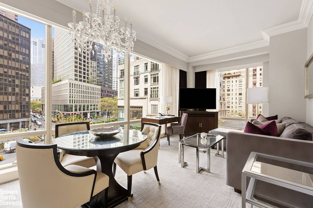 Perfectly positioned corner unit with dramatic city and partial Central Park Views, Residence 422 is a classically refined one bedroom suite offering the ease of hotel living with the comfort ...