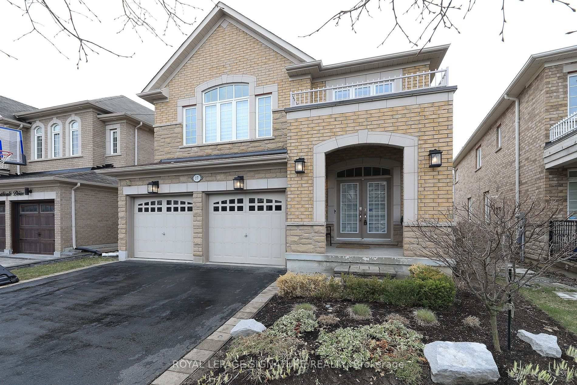 Welcome to this bright beautiful family home located in the prestigious Valleys of Thornhill in Patterson.