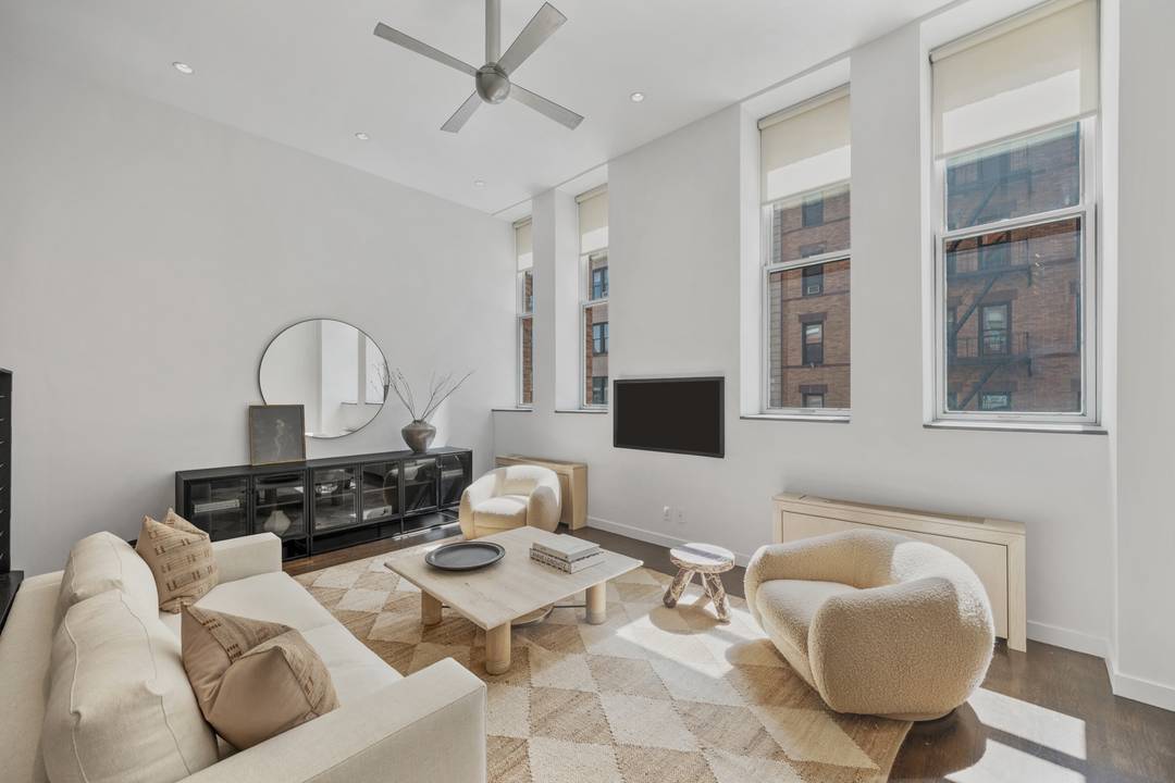 Loft Living Prime East Village Fully Renovated 2BR 2BA Washer Dryer Low Carrying Costs Full Service Luxury Condo Welcome to this quintessential south facing downtown loft with soaring 14 foot ...