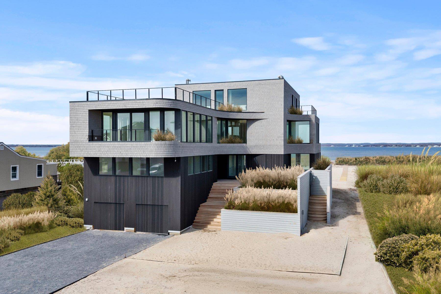 Welcome to Curving Dunes, a stunning Hamptons retreat built to perfection and expertly designed by First Dunes in collaboration with The Up Studio.