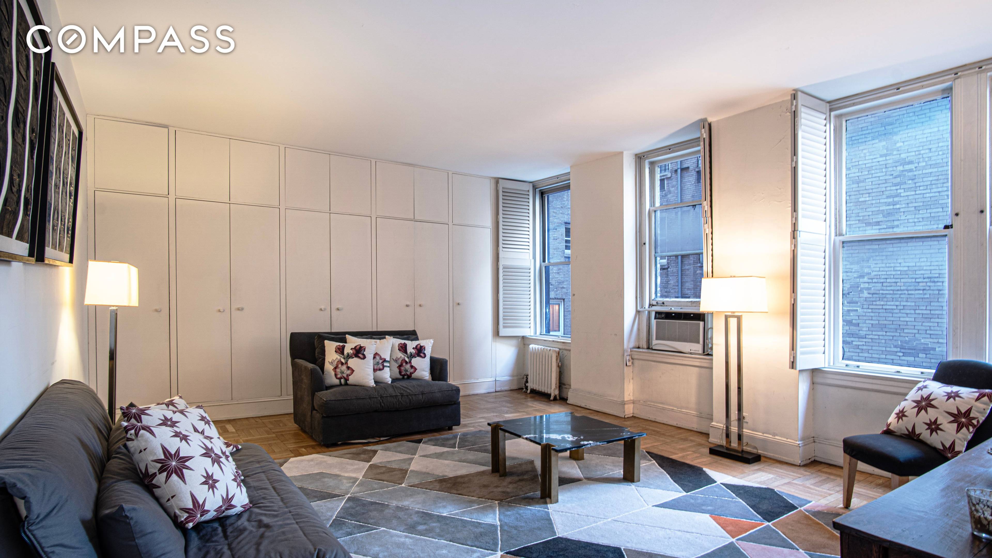 Located centrally on the Upper East Side's Museum Mile, Apartment 4F at 907 Fifth Avenue is the home perhaps away from home you have been waiting for.