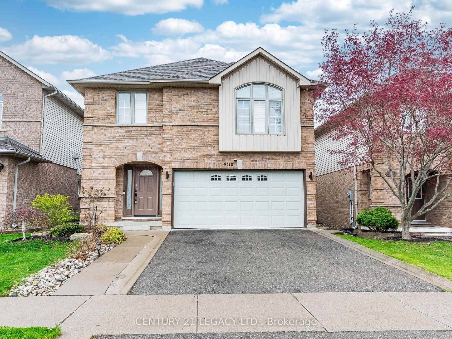 Welcome to this beautifully updated 4 BEDROOM detached house in the highly desirable Tansley Woods neighborhood Perfect for families looking to settle in a vibrant, family friendly community.