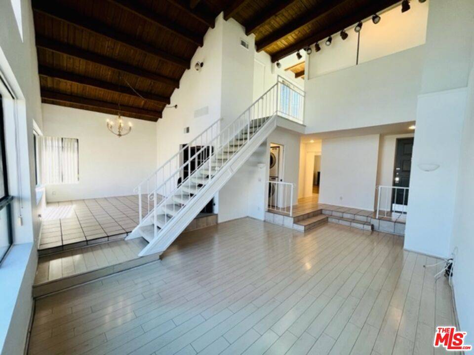 221 S Gale Dr 3BR Beverly Grove La