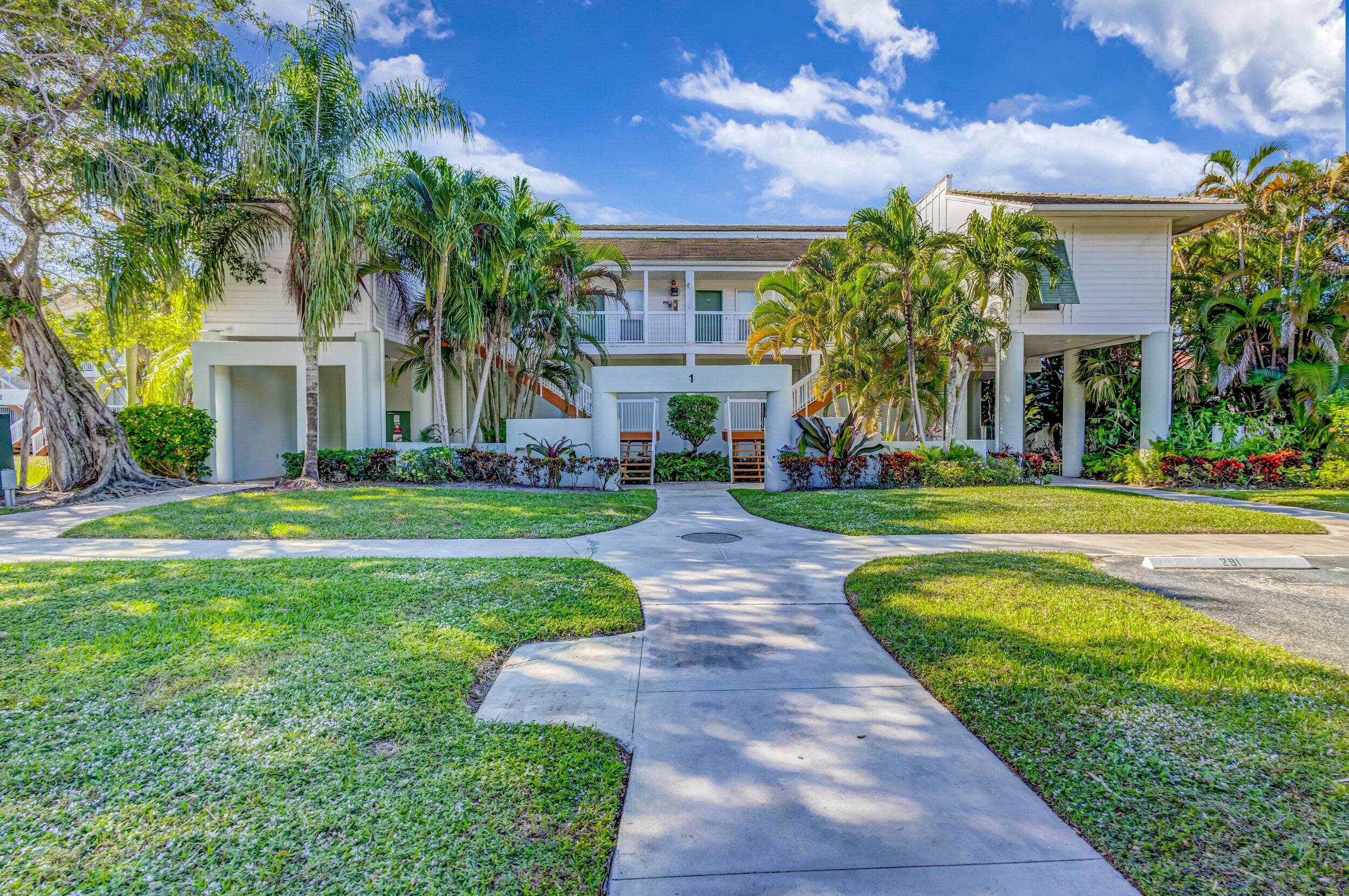 Discover luxury living at its finest in this stunning PGA National residence.