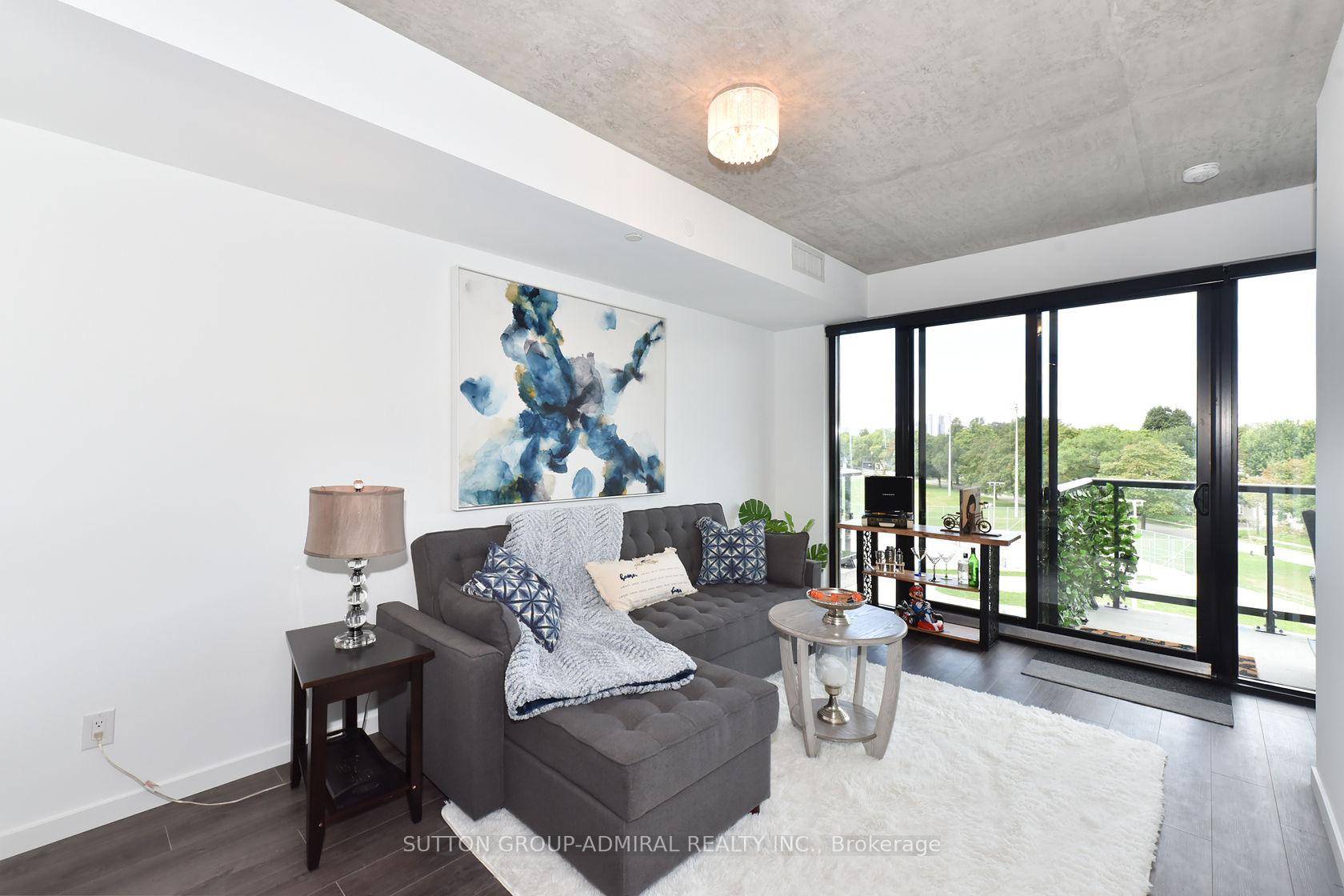 Fabulous 2 bedroom, 2 bathroom boutique condo overlooking 3.