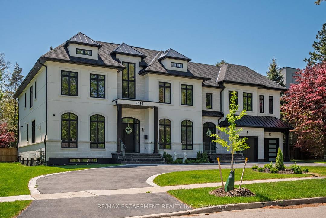 This exquisite custom built estate in Mississauga's Sheridan neighbourhood offers over 8, 000 sq.