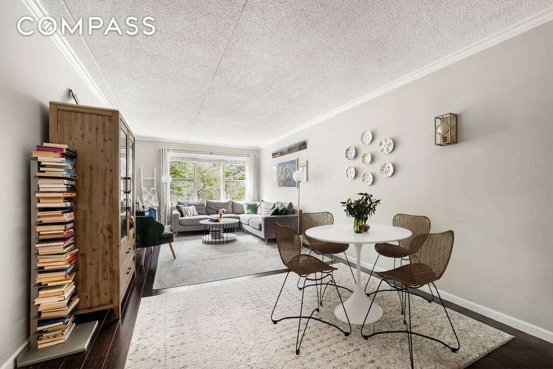 This sun filled south facing apartment has it all a spacious layout, excellent storage, a quiet setting, and everything you want in a 2 bedroom home.