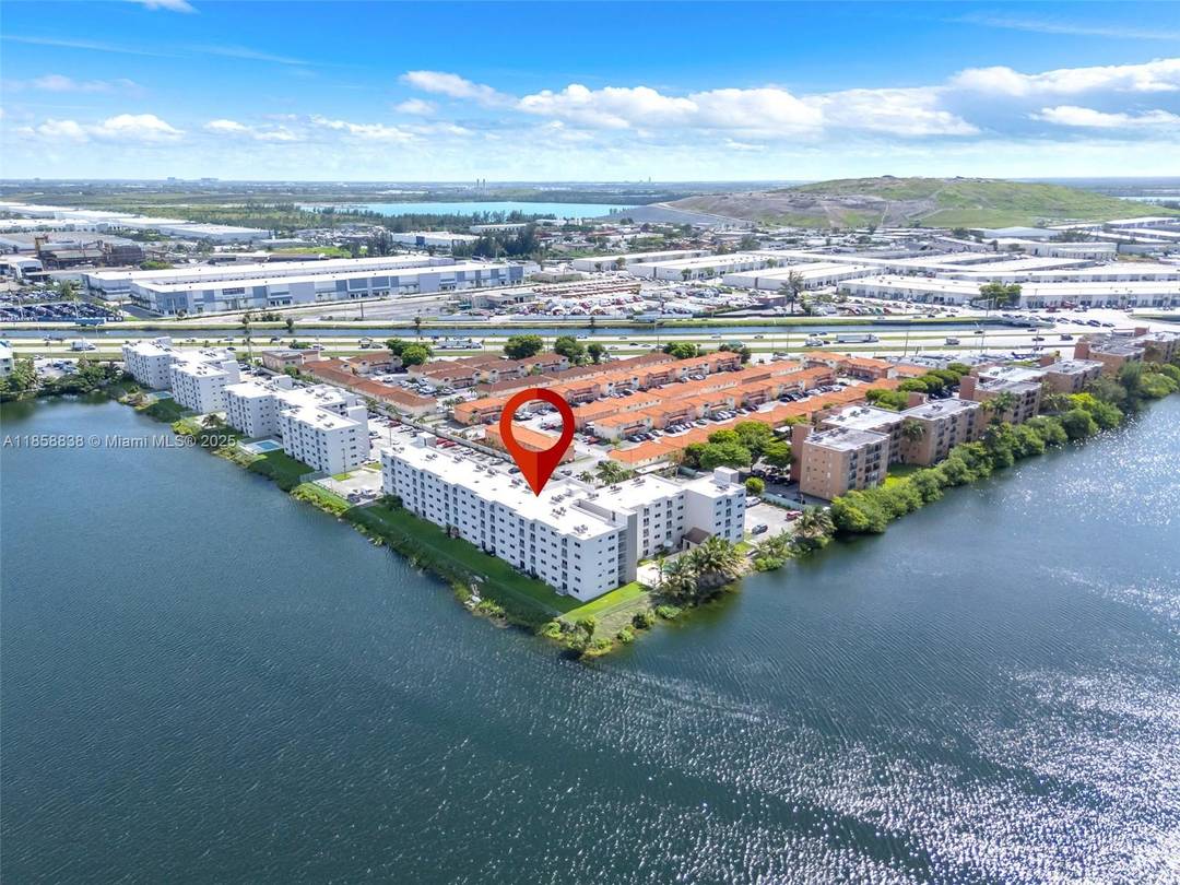 Bright amp ; breezy lakeside living at Vista del Lago.