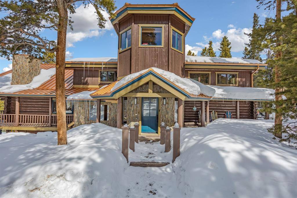 1. 25 Acre lot on private road million dollar views !