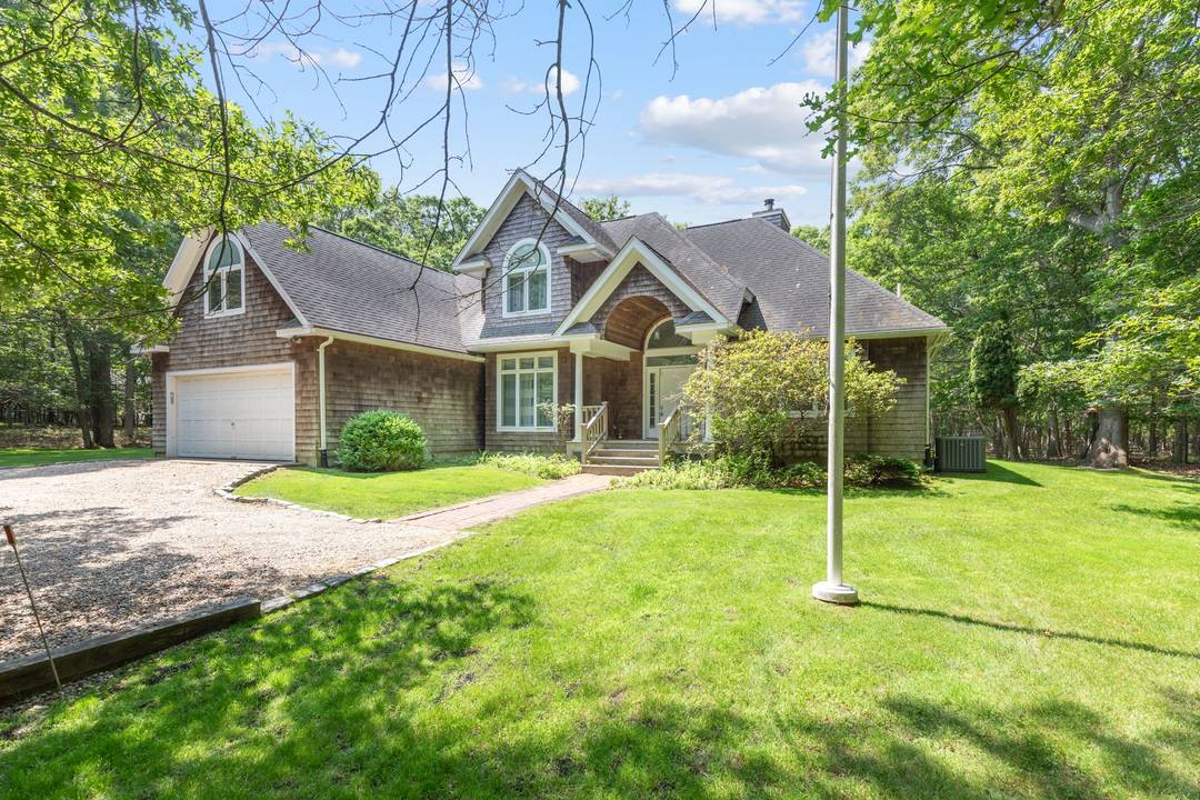 Wonderfully Quiet Old Stone Highway Location