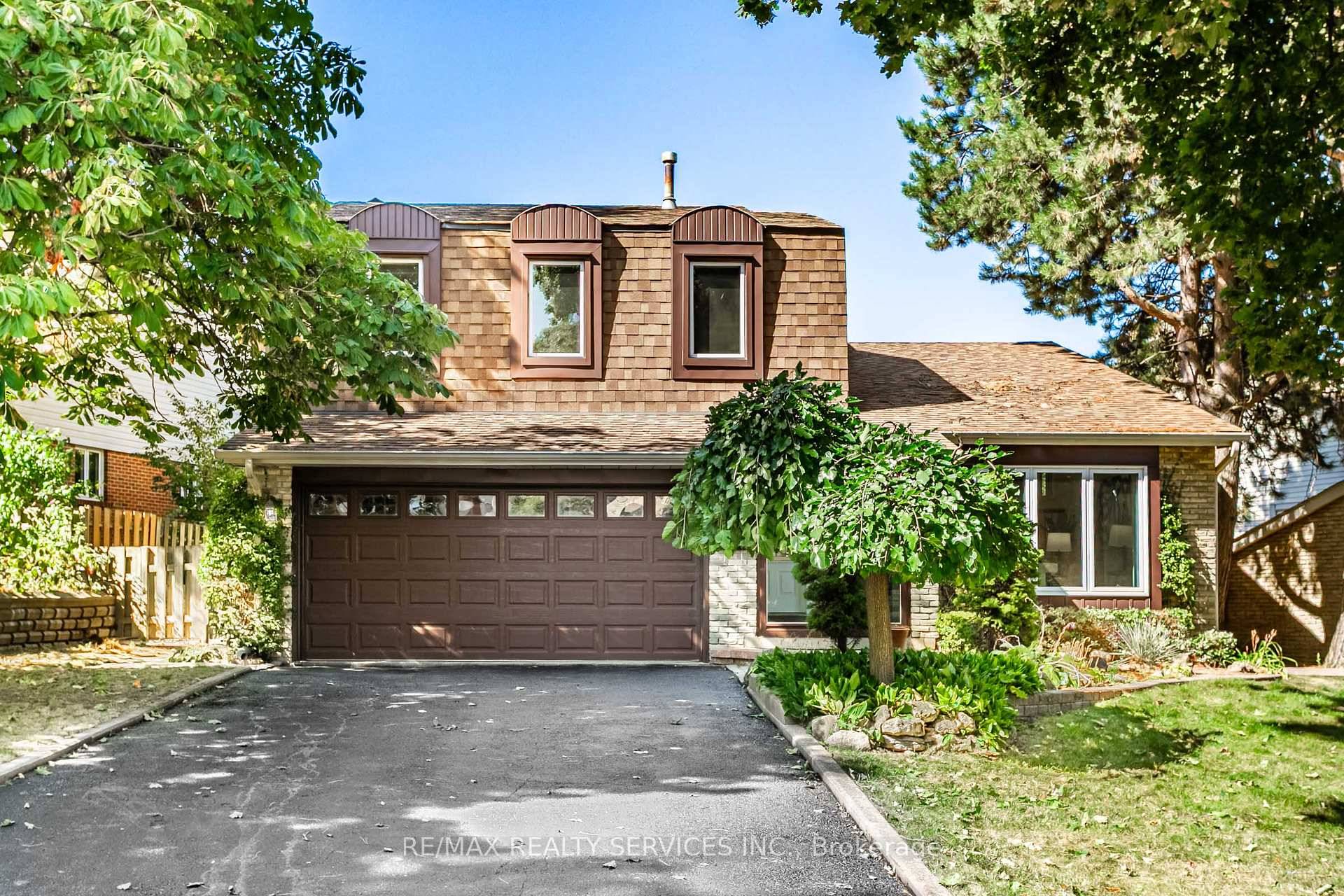 OPEN HOUSE SAT amp ; SUN 2 4PM Welcome to 16 Marchmount Cres, a rarely offered detached 5 level back split in Brampton's desirable Central Park neighborhood.