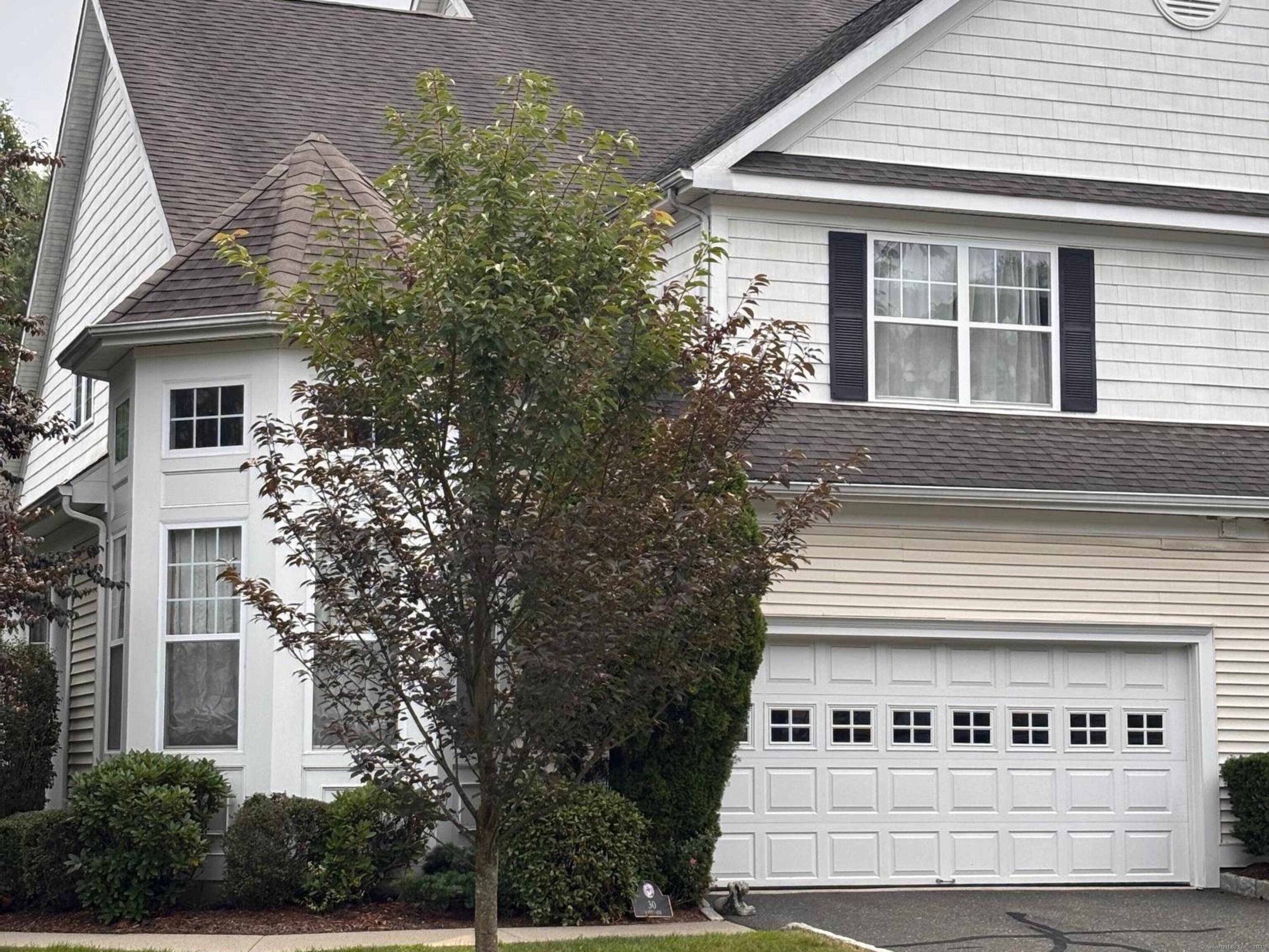 Welcome to this sunlit multi level Townhome in Luxury Woodland Hills !