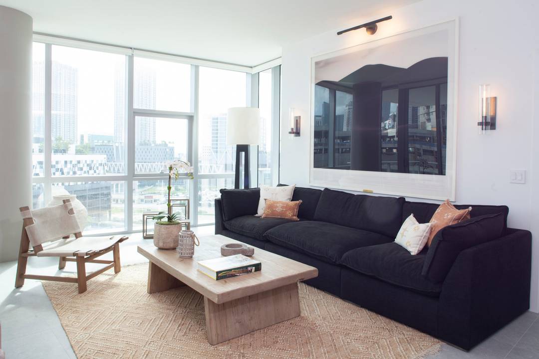 ELEVATE YOUR LIFE at one of Miami's most recognized residential destinations Paramount Miami Worldcenter.