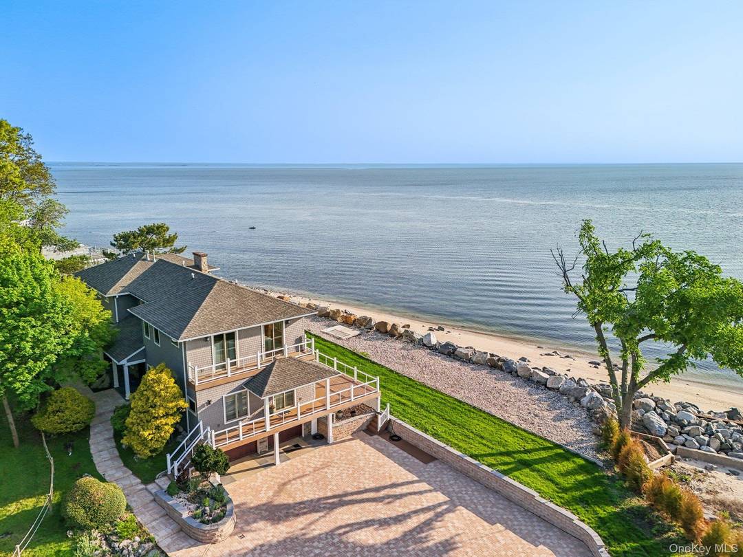 An extraordinary opportunity to own one of Asharoken s most iconic waterfront estates.