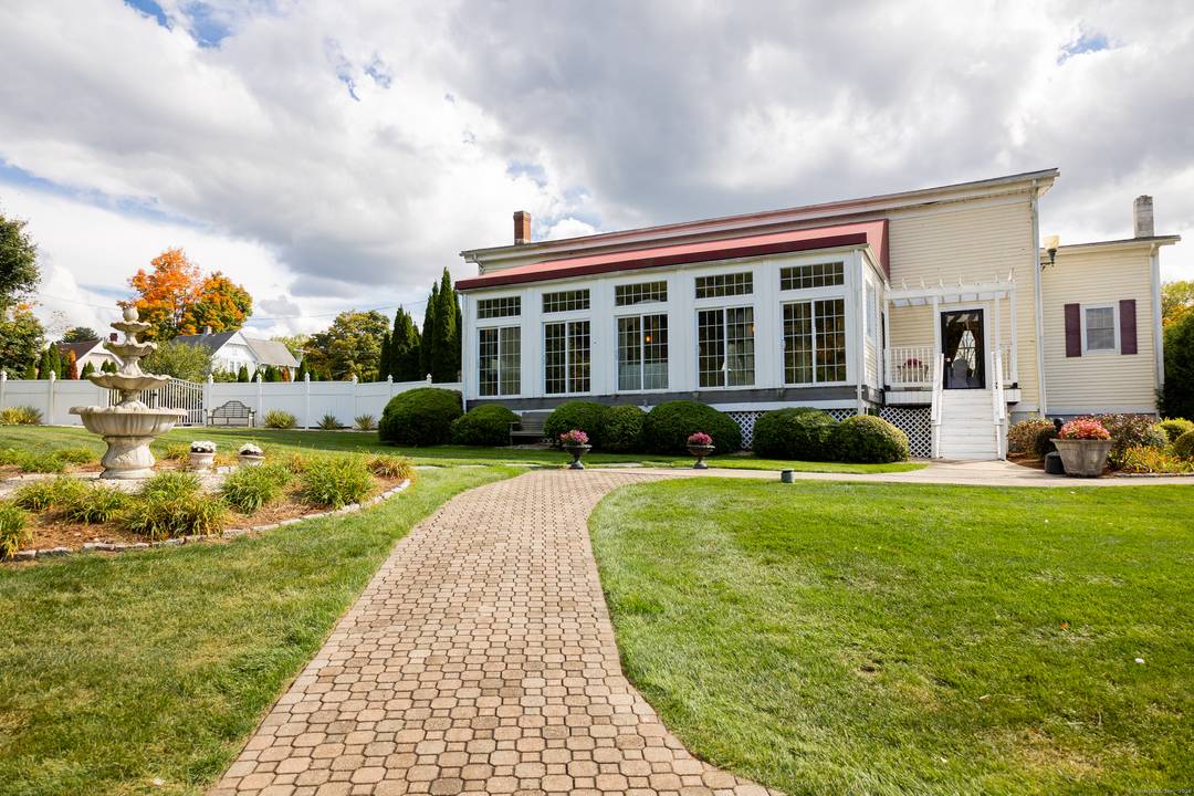 This is the location Now is the time to start up or expand your catering restaurant business !