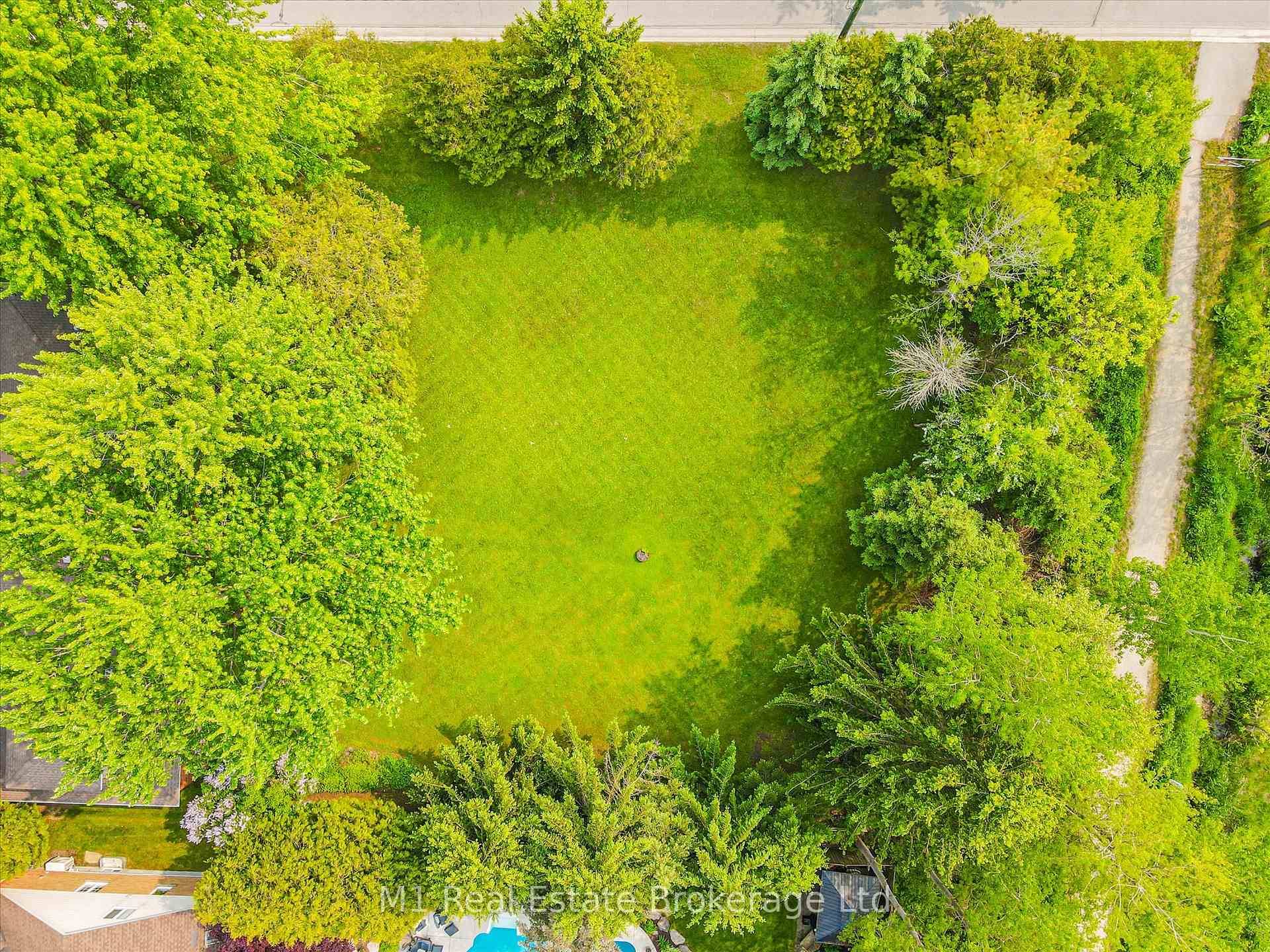 Spectacular vacant residential lot siding directly onto the Trestle Bridge Trail !